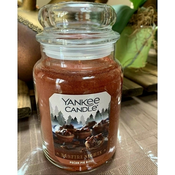 New Yankee Candle w/ Lid Bonfire Night Pecan Pie Bites Scented 22 oz Large Brown - Picture 1 of 6
